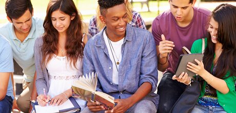 Gruppe minderj&auml;hriger Sch&uuml;ler