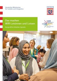 Im Vordergrund unterhalten sich mehrere Frauen mit Glas in der Hand, die ein Kopftuch tragen. Im Hintergrund sind mehrere Personen die sich im Gespräch befinden.