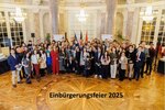 Gruppenbild der Neueingeb&uuml;rgerten 2025