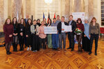 Gruppenfoto Preistr&auml;ger mit Staatsministerin und Jurymitglied
